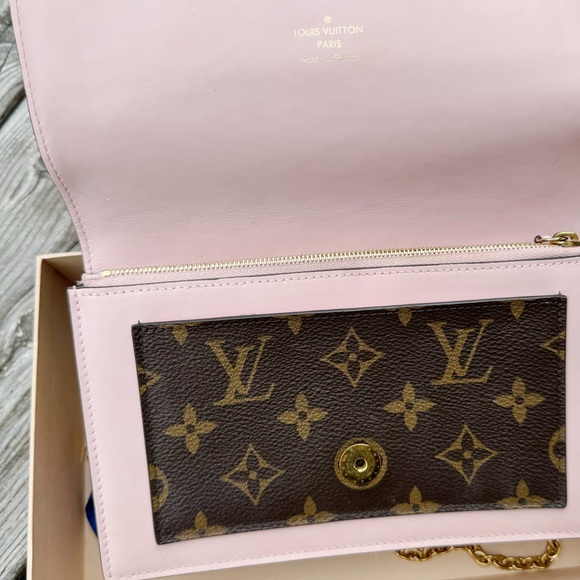 Louis Vuitton Portefeuille Flor Chain Wallet Crossbody Monogram Pink - Picture 3 of 5